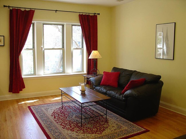 Living Room - pic 2 - 1339 W Loyola Ave