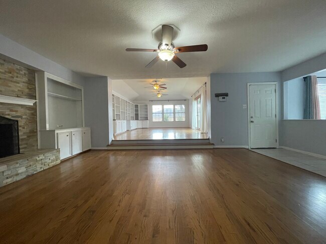 Building Photo - 15714 Mill Point Dr