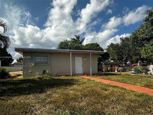 Foto del edificio - 8935 SW 28th St