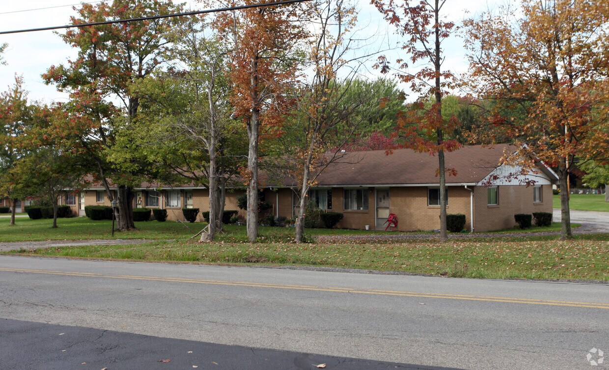 Primary Photo - 481-495 Charlotte Ave