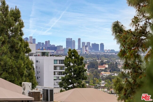 Building Photo - 8755 Shoreham Dr