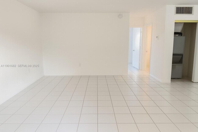 Foto del edificio - 1475 NE 125th Terrace