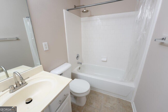 Foto del edificio - 7330 Brassfield Dr