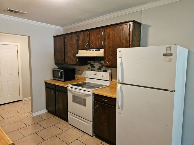 Building Photo - 23895 Leaning Oaks Dr