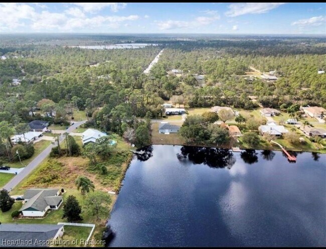 Foto del edificio - 5702 Lilac Rd