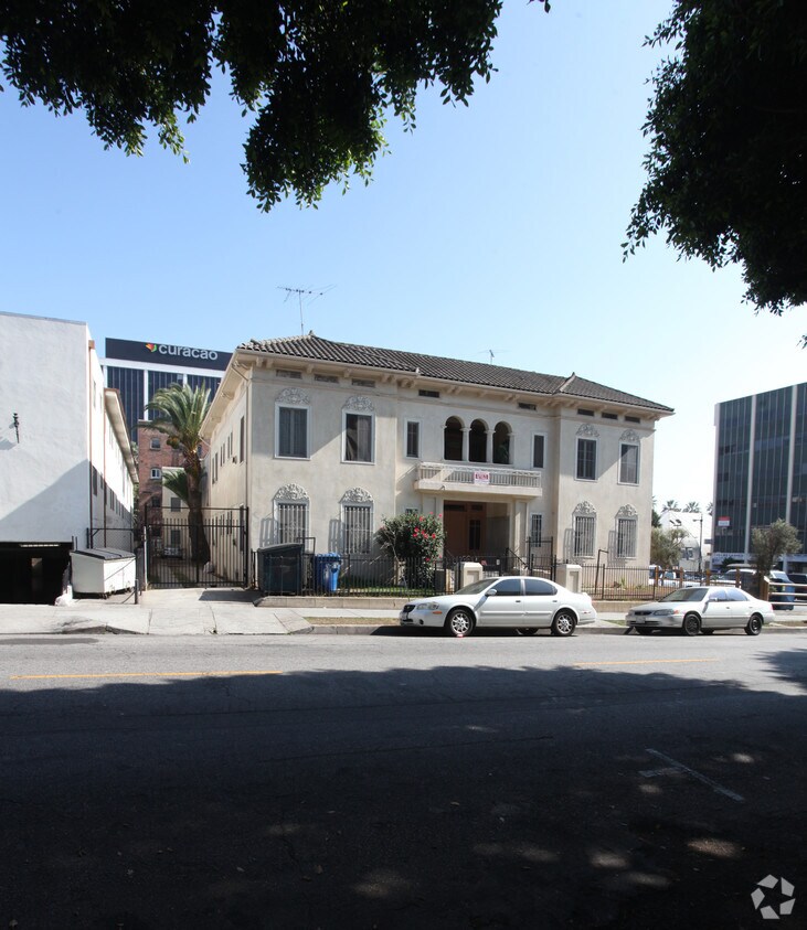 Building Photo - 946 S Burlington Ave