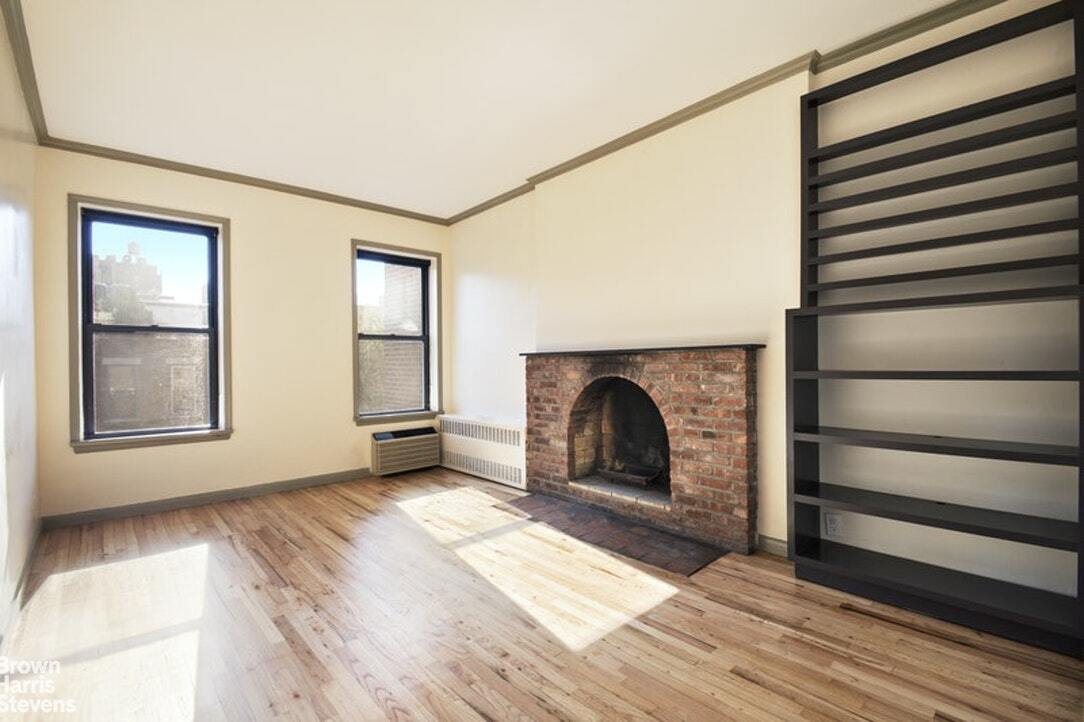 Primary Photo - SUNNY PARK BLOCK BROWNSTONE ONE BEDROOM