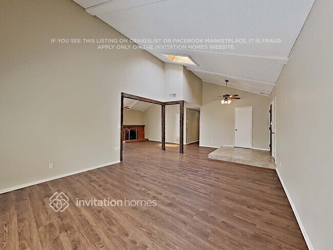 Building Photo - 2725 Greenleaf Ave