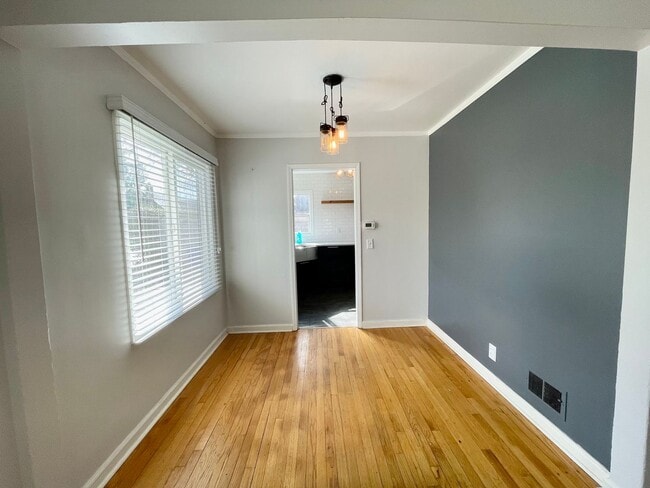 Building Photo - Cute Classic 1950s 2 Bd 1 Ba House + Bonus Room w/ Washer & Dryer, AC and Fenced Spacious Yard!