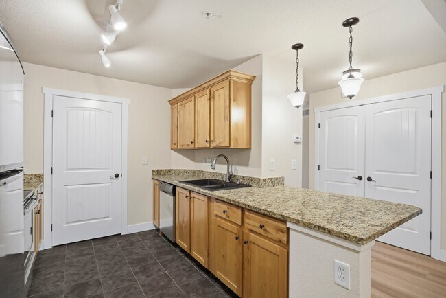 Building Photo - 2445 Windrow Dr