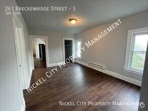 Building Photo - 261 Breckenridge St