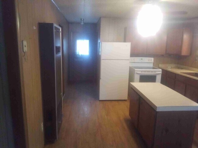 Foto del edificio - 4037 Elbow Lake Rd
