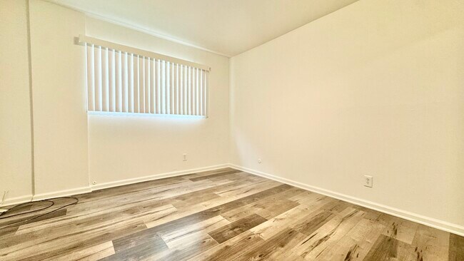 Building Photo - 210 S Coronado St