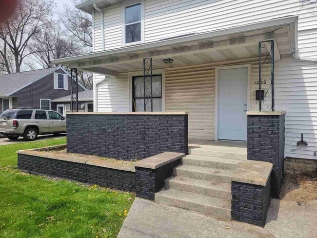 Building Photo - 1220 Hazel Ave