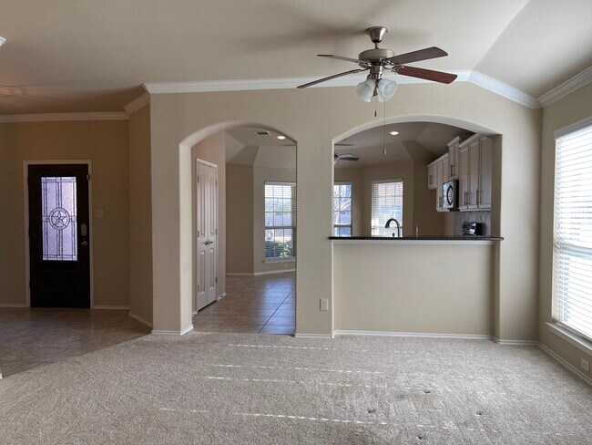 Building Photo - 840 English Ivy Dr