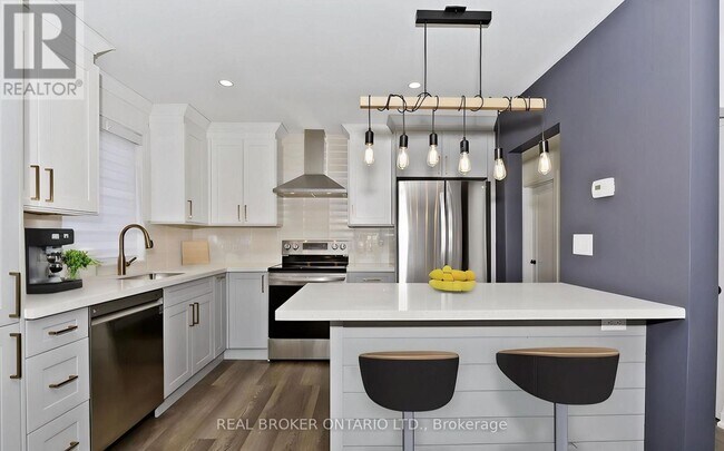 Building Photo - 147 Lasalle Ave