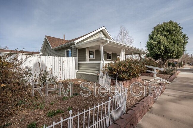 Building Photo - 903 W 15th St