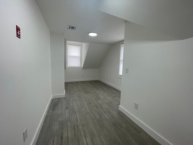 Building Photo - 148 Chilton St