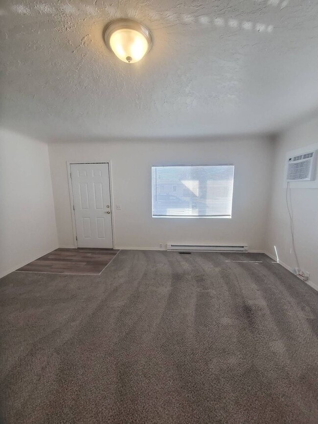 Building Photo - 2 Bedroom Home