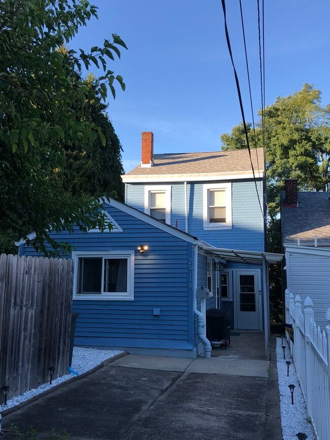 Building Photo - 2511 Leticoe St