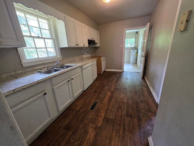 Building Photo - Nice Home with Fenced Yard