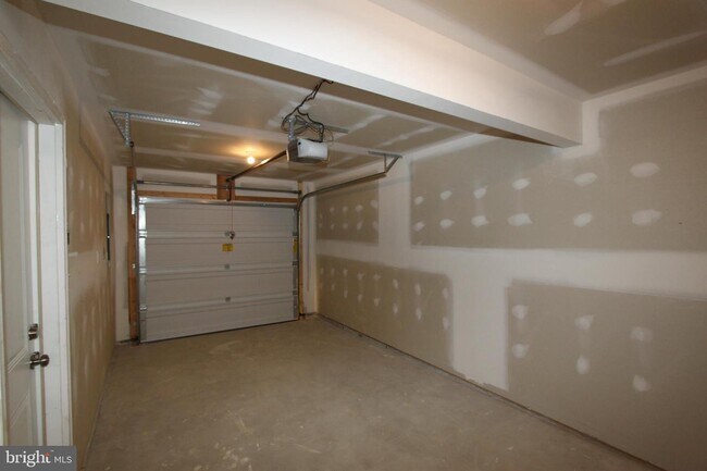 Building Photo - 113 Moses Dr