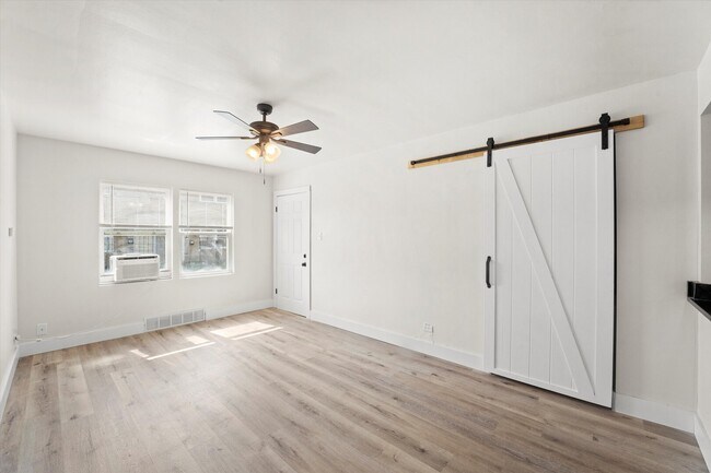 Foto del edificio - 7411 N Wolcott Ave