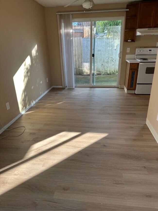 Foto del edificio - 2 bedroom duplex in Aloha