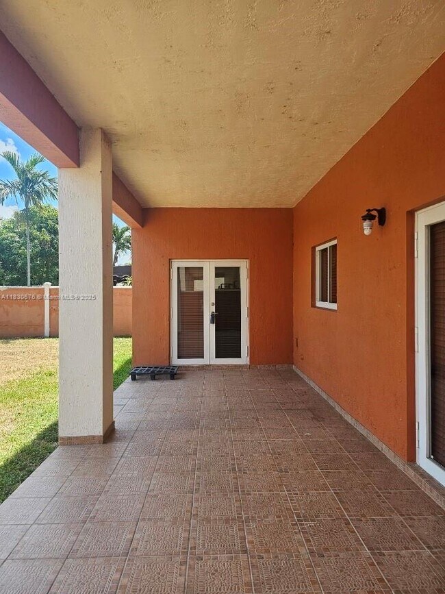 Foto del edificio - 16600 SW 45th St
