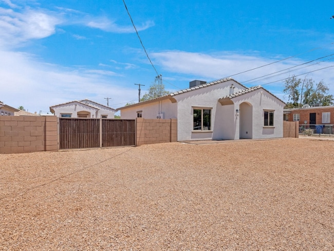 Photo - 2350 N Norris Ave House