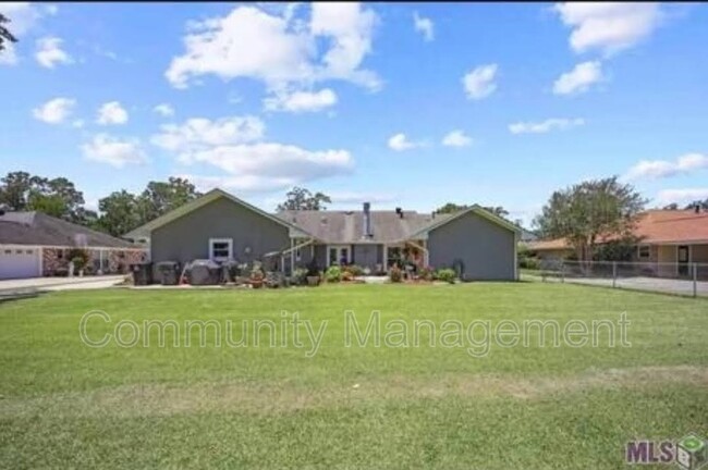 Building Photo - 6225 Chattanooga Dr