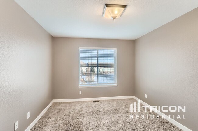 Foto del edificio - 10787 Hillsboro St