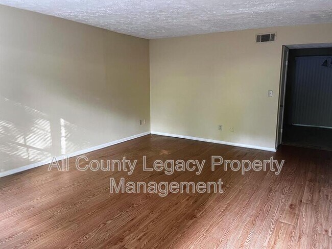 Building Photo - 2940 Spruce Cir