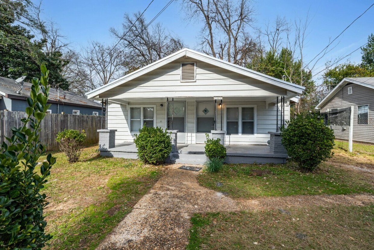 Foto principal - Renovated 3BR/2BA Tuscaloosa Gem with Luxu...