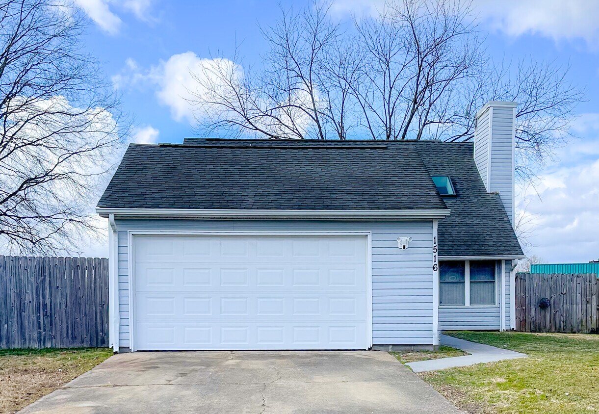 Primary Photo - 1516 Newport Cir