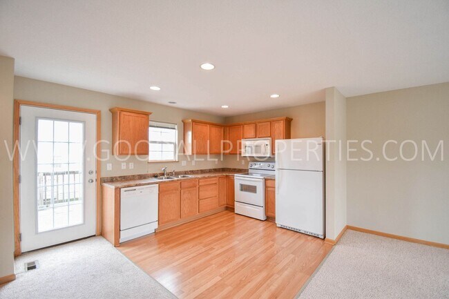 Foto del edificio - 2 Bedroom, 2.5 Bathroom Townhome with two ...