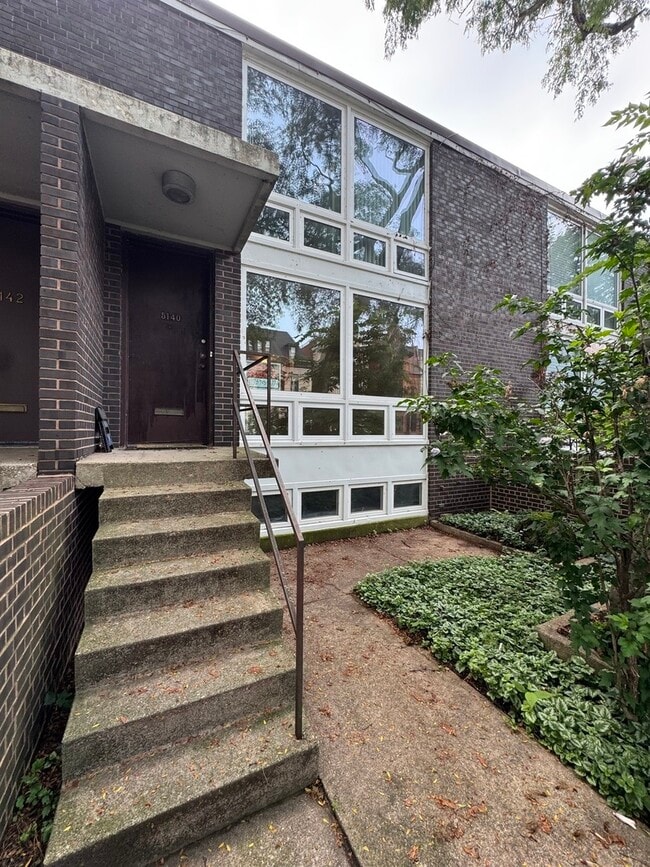 Building Photo - 5140 S Dorchester Ave