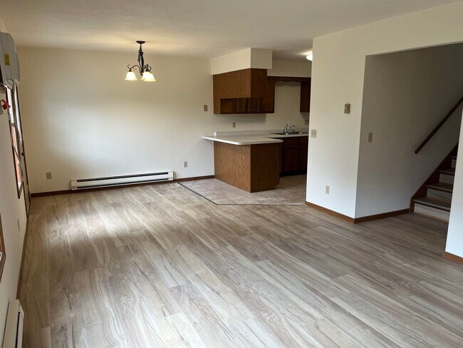 Foto del edificio - 844 Hemlock Dr