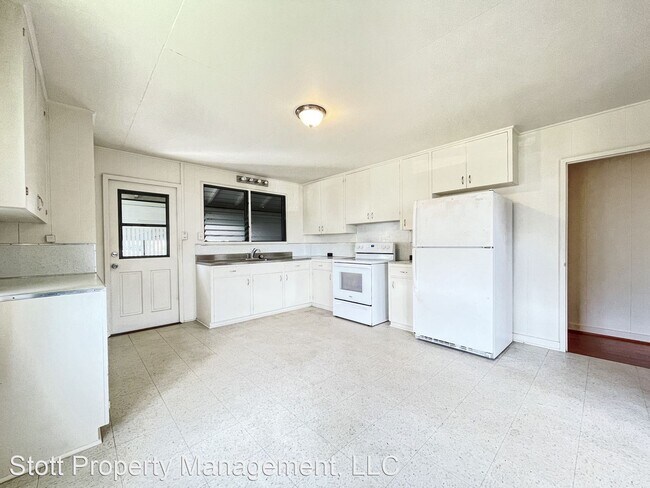 Building Photo - 3 br, 1 bath House - 2954 Kahaloa St.
