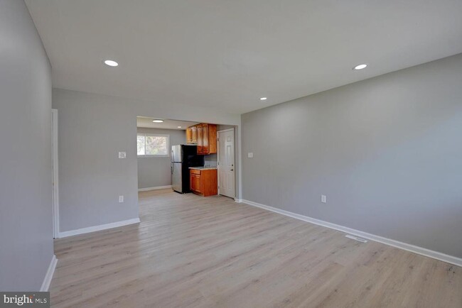 Building Photo - 112 Mitscher Rd