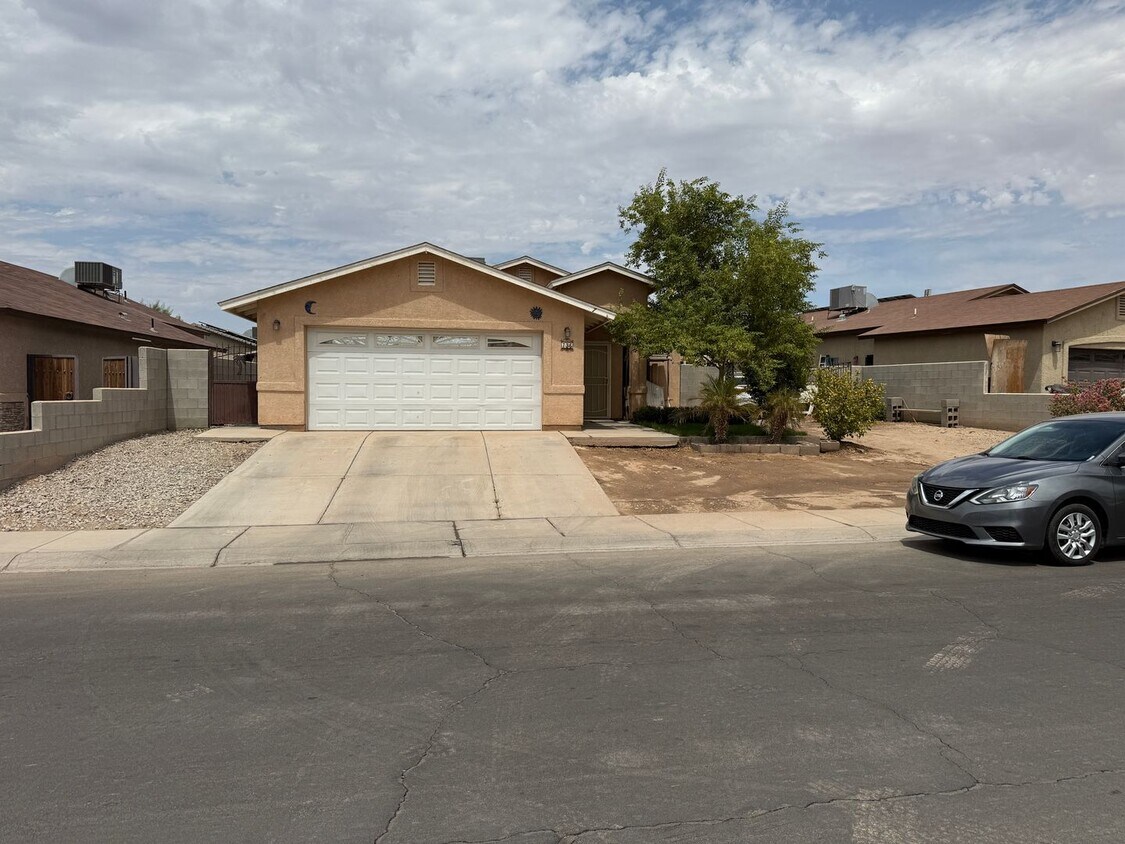 Foto principal - Casa en San Luis AZ with included utilitie...