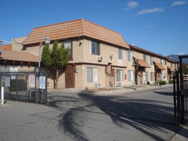 Front Residency Golden Apartments - 3025 Golden Ave N