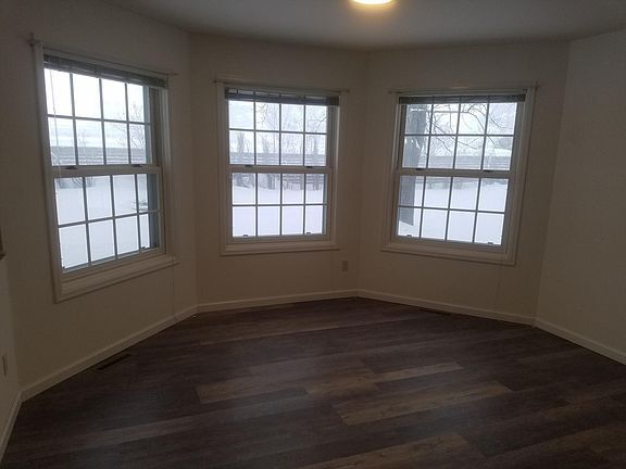Building Photo - Recently updated 3 bedroom home