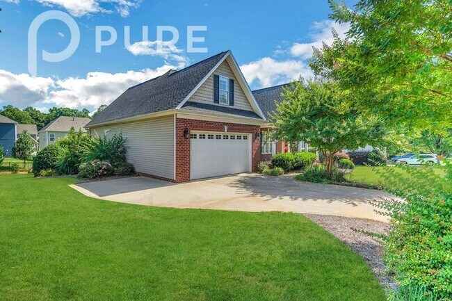 Building Photo - 7009 Highland Way