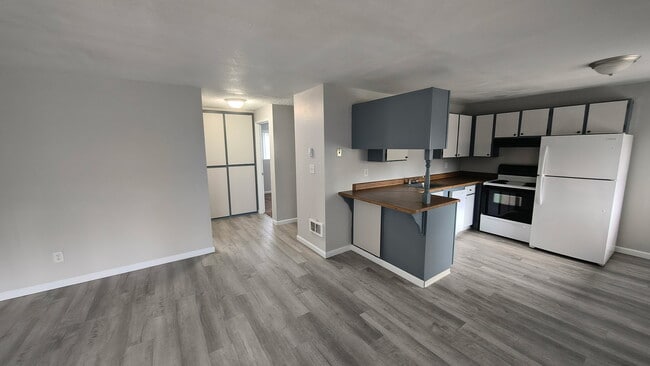 Building Photo - Mountain View Apartments