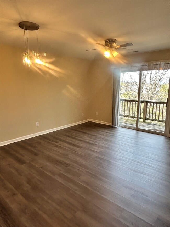 Building Photo - 1129 Robin Hood Ct