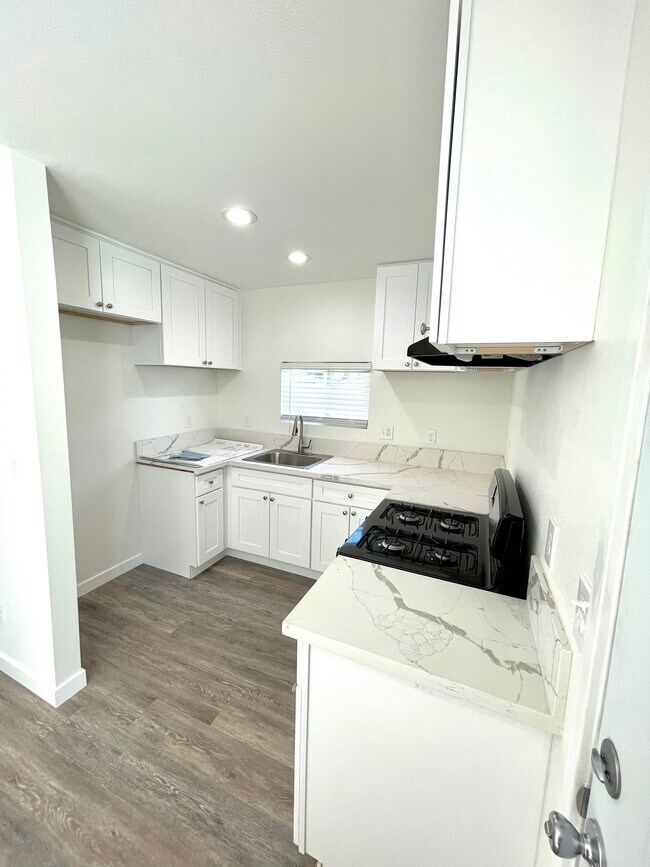 Building Photo - 8417 Raintree Ave