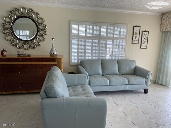 Building Photo - 2 br, 2 bath House - 3351 Spanish Trl Apt 108