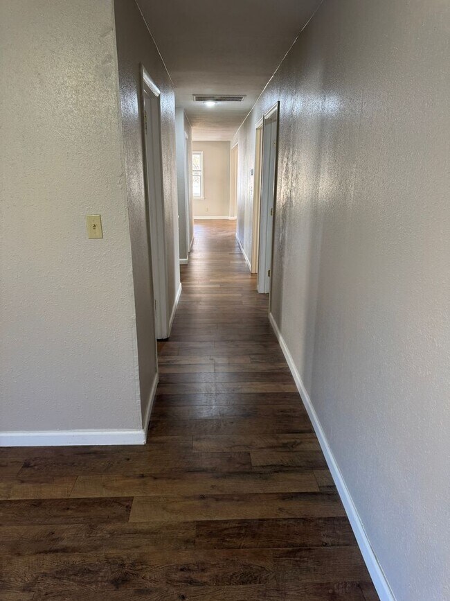 Building Photo - 211 S Choctaw