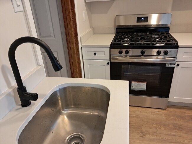 Foto del edificio - 941 Sargent Ave